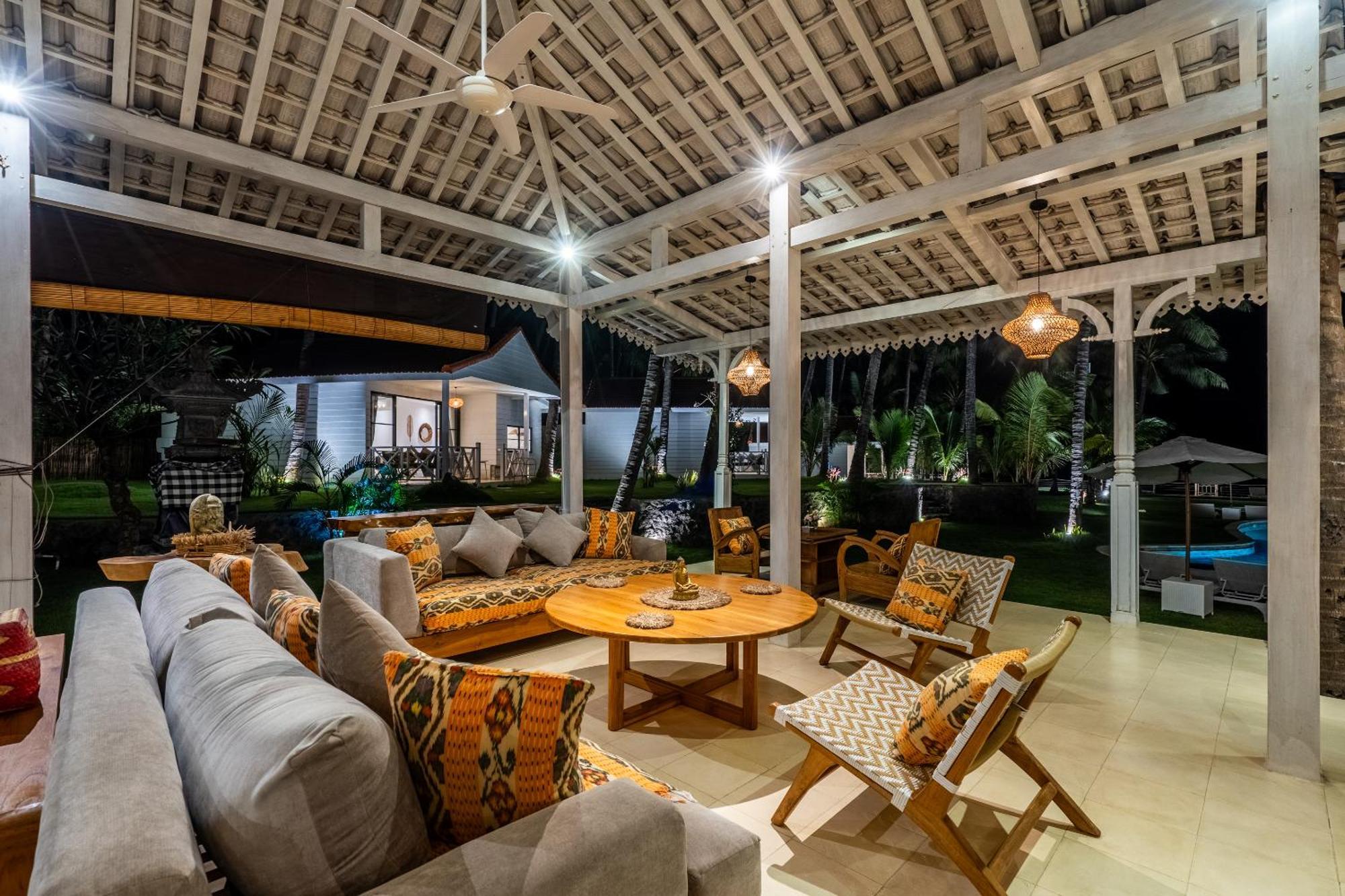 Senang Resort Tianyar Exterior photo