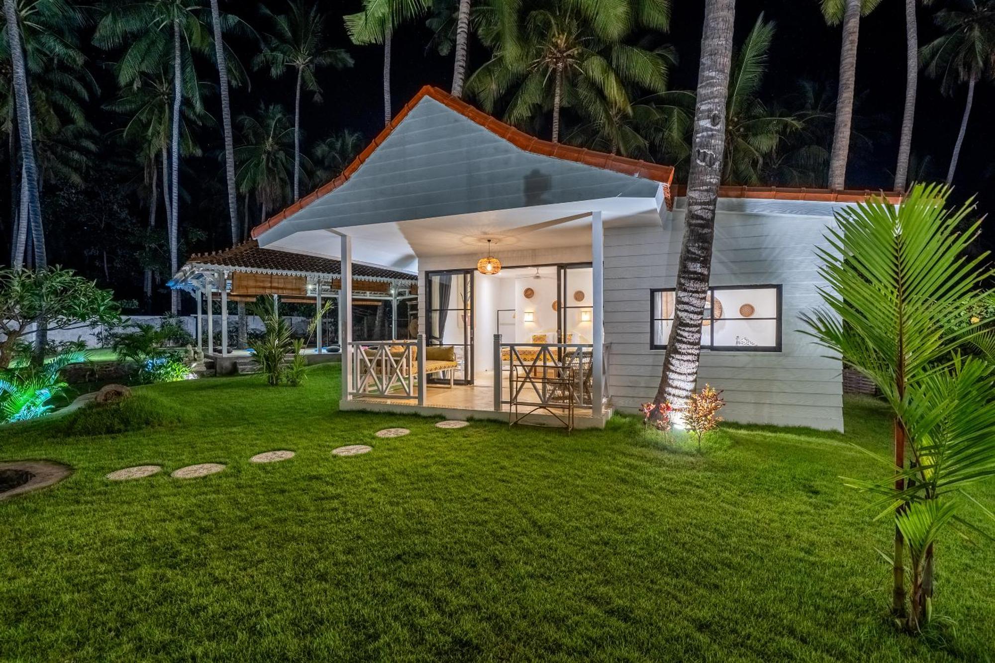 Senang Resort Tianyar Exterior photo
