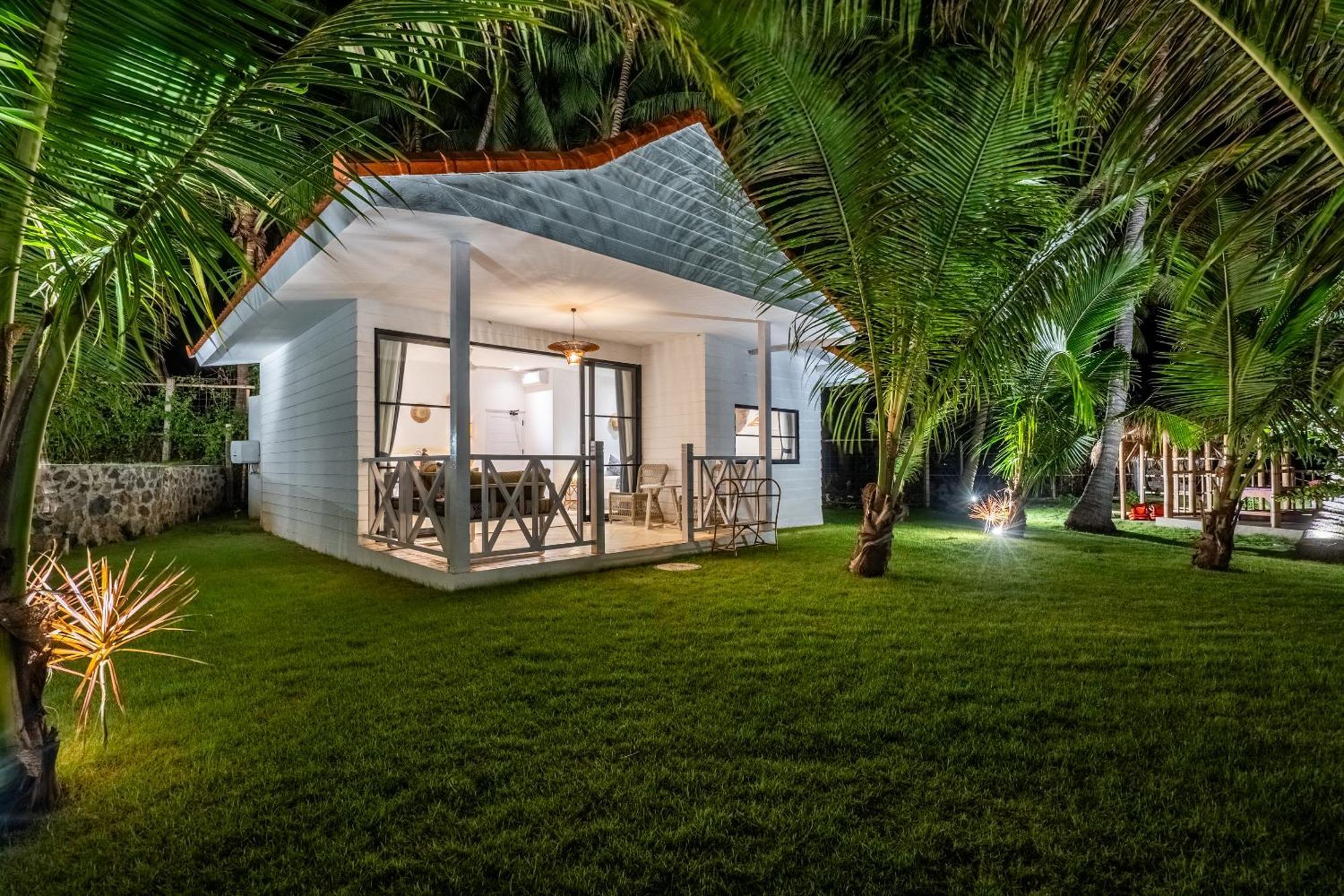 Senang Resort Tianyar Exterior photo